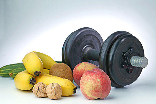 健康生活方式哑铃运动和水果