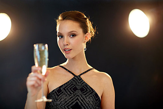 年轻,亚洲女性,喝,香槟,聚会