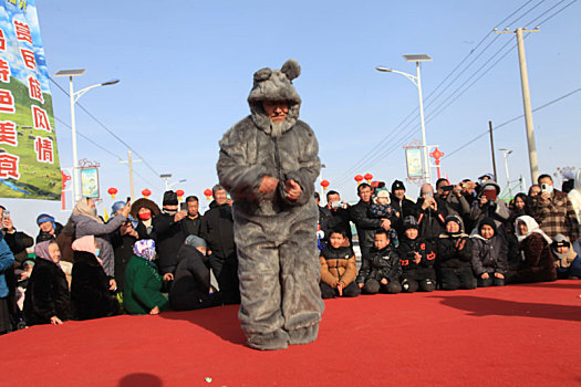 新疆哈密,哈萨克族物质文化遗产,阿尤毕,熊舞