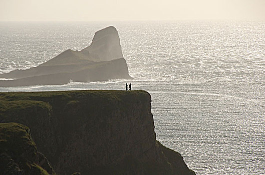 两个,人,站立,悬崖,剪影,头部,高尔半岛,半岛,威尔士,英国,欧洲