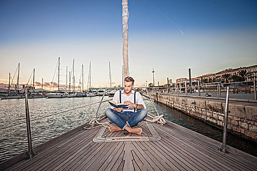 男青年,读,游艇,萨丁尼亚,意大利