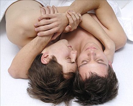 年轻,同性恋,伴侣,床上,搂抱,睡觉