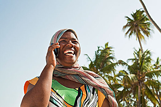 女人,手机,海滩,安古迦岛,桑给巴尔岛,坦桑尼亚