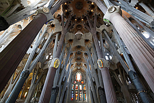 神圣家族教堂,大教堂,柱子,彩色玻璃,巴塞罗那,西班牙