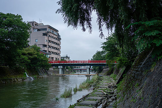 日本城镇中的河流