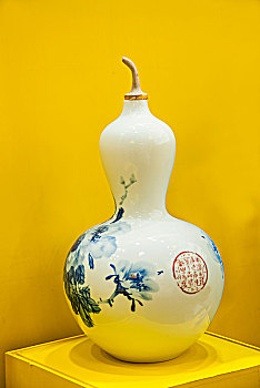 2018年中国茶文化展销会上的陶瓷茶葫芦