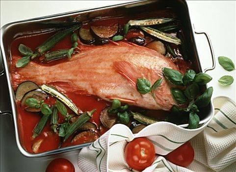 红鲈,番茄酱,蔬菜,烹调,盘子