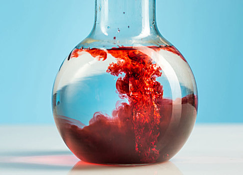 实验室器皿,红色,液体,室内,白色背景