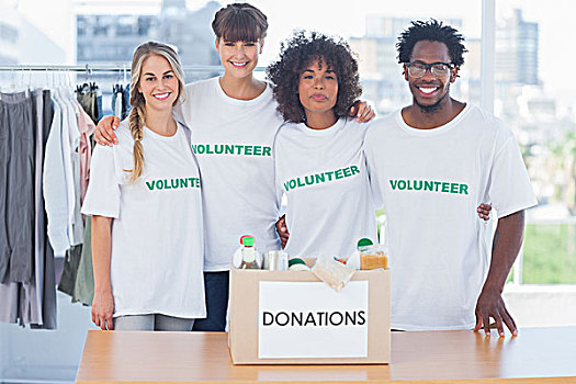志愿者,站立,正面,食物,捐赠,盒子,办公室