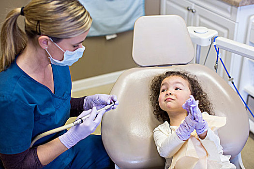 女孩,牙齿,椅子,看,牙医,准备,牙科器材