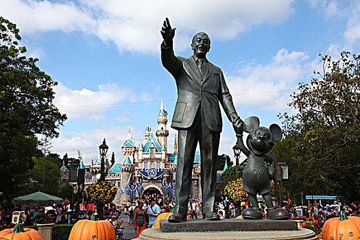 华特迪斯尼,先生,城堡,雕像,铜像,米老鼠,唐老鸭,迪士尼乐园,迪士尼度假区,北美洲,美国,加利福尼亚州,洛杉矶,风景,全景,文化,景点,旅游