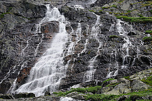瀑布,靠近,尤通黑门山,挪威,欧洲