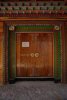 云南香格里拉中甸地区藏式门