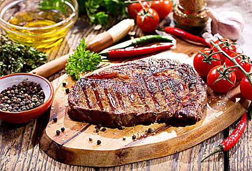 烤肉,蔬菜,木板