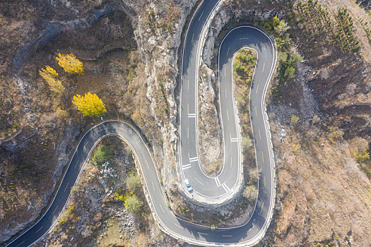 航拍济南金钢纂村的盘山公路