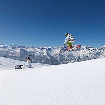意大利,青少年,滑雪者,跳跃,上方,雪,正面,滑雪板玩家