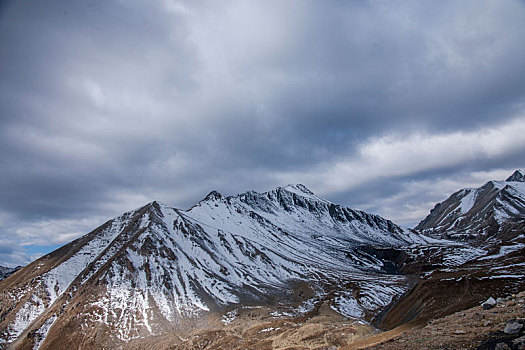 中国公路建设史上的丰碑-----g217国道独库公路独山子段雪山