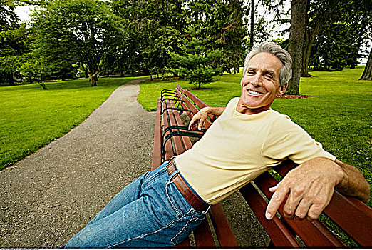 男人,坐,公园长椅