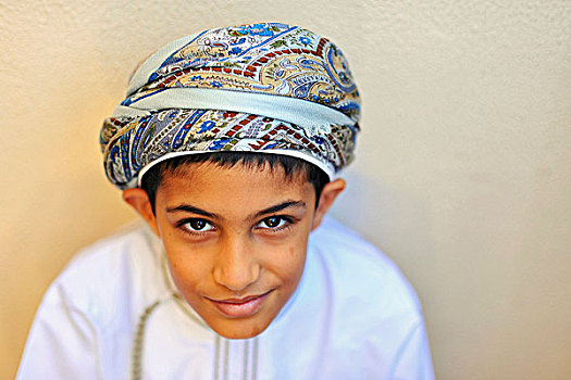 阿曼,马斯喀特,男孩,微笑,传统服饰,帽子