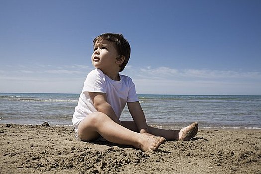 小男孩,坐,海滩,拉齐奥,意大利