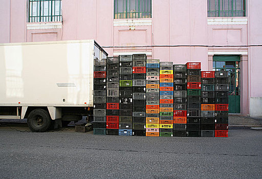 一堆,板条箱,靠近,运货卡车