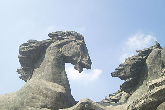 骏马雕像