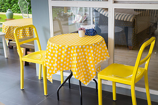 黄色,桌子,椅子,街头餐厅,花园