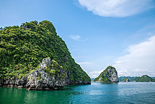 越南广宁鸿基市下龙湾海上石林