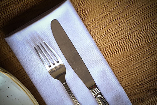叉子,刀,桌子,靠近,盘子