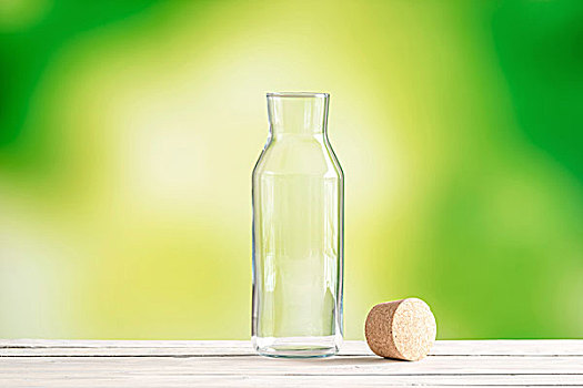 空,玻璃瓶,软木塞,绿色背景