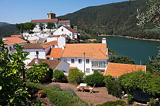 葡萄牙,托马尔,坝,河,砖瓦,屋顶,乡村,房子,庭院桌,椅子