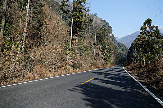 四川映秀,省道303,新的,沥青路面