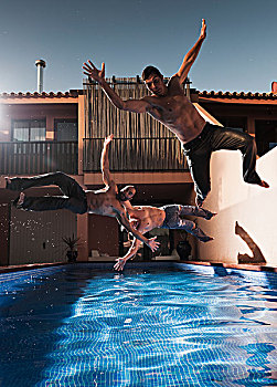 三个男人,跳跃,游泳池,穿,裤子,安达卢西亚,西班牙