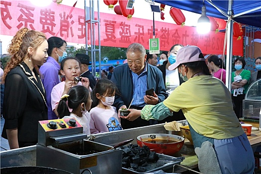 甘肃金塔,点亮夜市经济,燃起城市烟火气