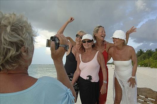 老太太,拍摄,摄像机,海滩,岛屿,南方,阿里环礁,马尔代夫,印度洋