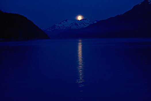 小湾,斯加格韦,阿拉斯加,美国,月亮,上方,奇尔卡特山脉,运河