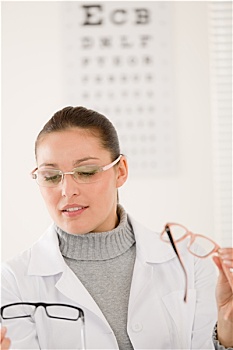 光学设备,医生,女人,眼镜,视力表