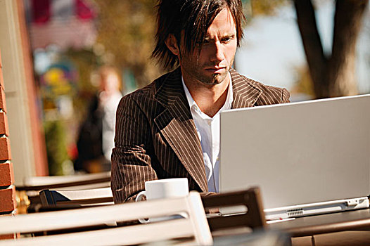 男人,工作,笔记本电脑,咖啡,街上