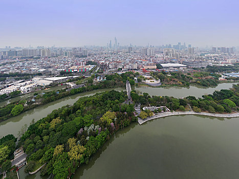 中国广东广州,航拍海珠湖湿地公园与城市新中轴线