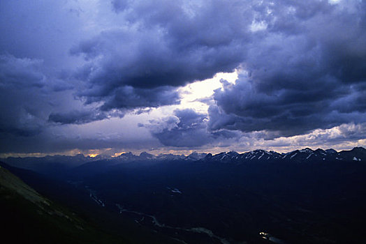 加拿大,艾伯塔省,落基山脉,碧玉国家公园,惠斯勒山,接近,风暴