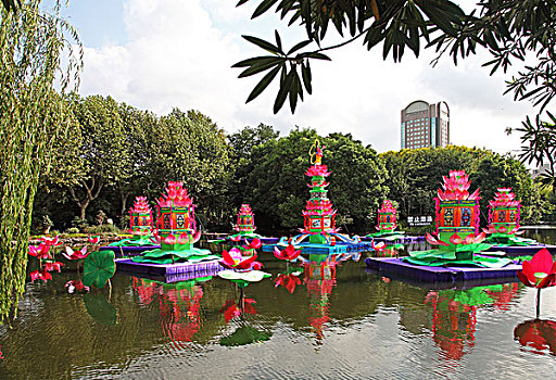 上海鲁迅公园2012上海国际灯会,宝莲灯
