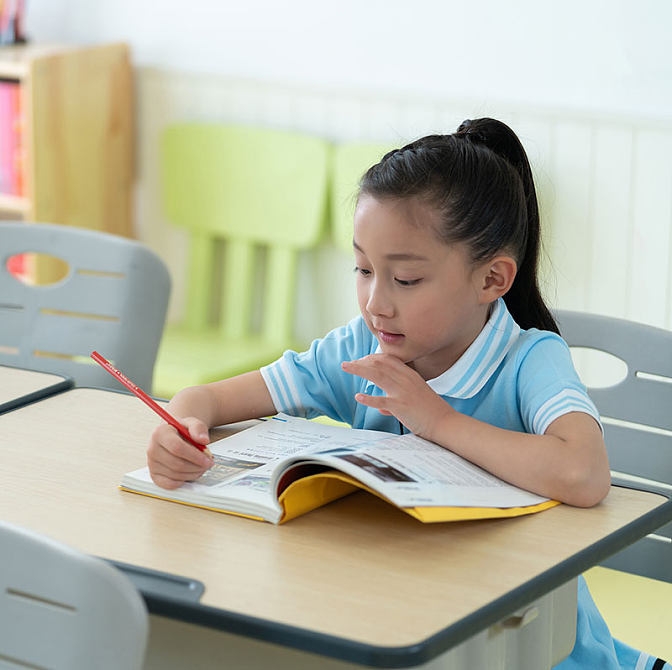 小学生在写作业_高清图片_全景视觉