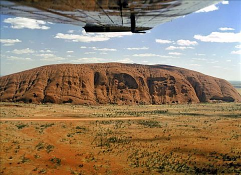 乌卢鲁巨石,艾尔斯巨石,砂岩,航拍,北领地州,澳大利亚