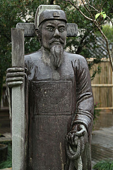 中国古代男性官员石像