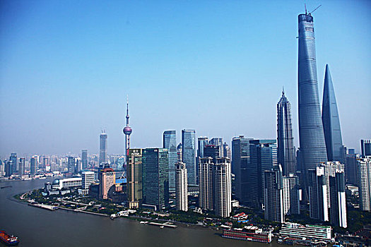 中国,上海,外滩,浦东,浦西,黄浦江,外滩金融中心,东方明珠,金茂大厦,上海中心,环球金融中心,建筑,景点,地标,蓝天,吊车,施工,封顶