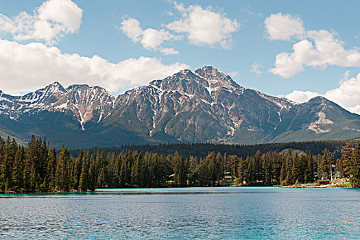 湖,山,背景,碧玉国家公园,艾伯塔省,加拿大