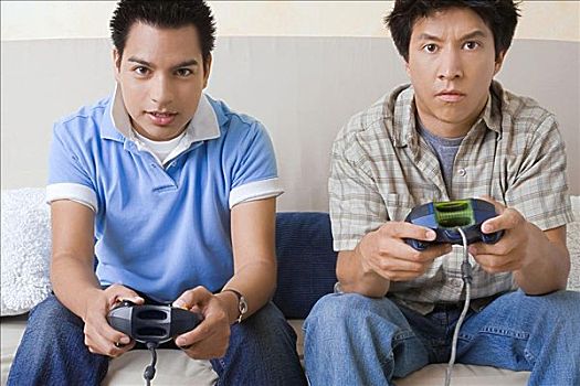肖像,两个,年轻,男人,玩,电子游戏