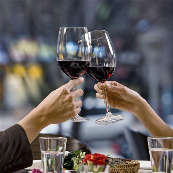 年轻,情侣,祝酒,葡萄酒,餐馆