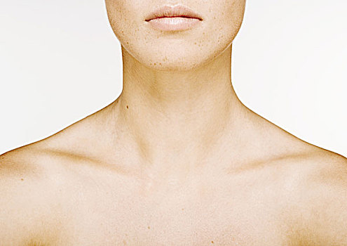女人乳房脸上图片