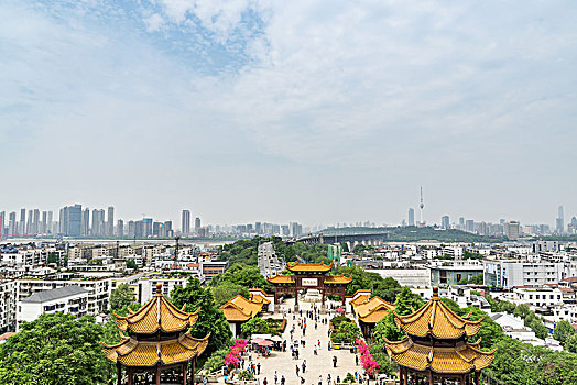 武汉黄鹤楼公园与现代城市建筑